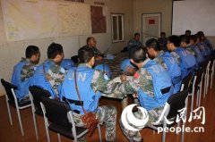 难民冲击维和军营 中国军队全副武装严阵以待 难民冲击维和军营 中国军队全副武装严阵以待